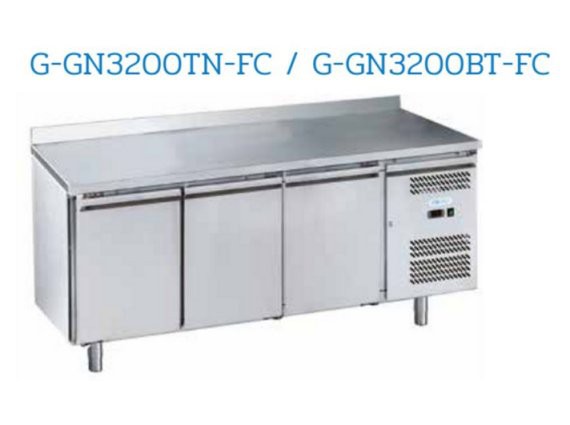 Banco refrigerato Forcold Gastronorm tre porte G-GN3200BT-FC.